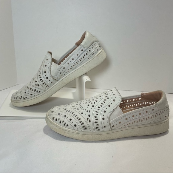 UGG White slip sneakers with Perforated Design. women’s shoes size 9.5. Preowned - Picture 5 of 9